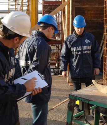 “Caporalato” e lavoro in nero: sanzioni e perquisizioni dei Carabinieri