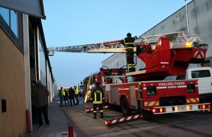 Incendio alla Idealcar di Ghedi: paura e due feriti non gravi