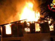 Borno, incendio divora la Capanna Plai