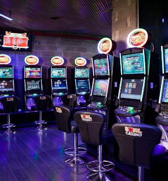 Sala slot troppo vicina al bancomat, apertura limitata