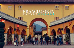 Tentano di rubare capi firmati: arrestati due croati all’Outlet Franciacorta