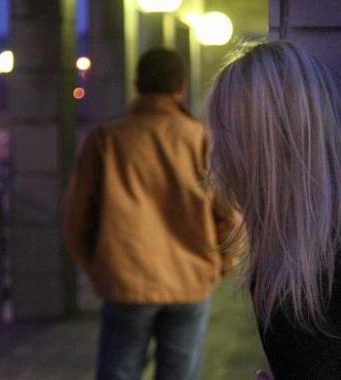 Non accetta la fine della storia d’amore: 45enne arrestata per stalking e rapina