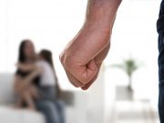 Maltrattamenti a moglie e figlia minorenne, arrestato un 64enne