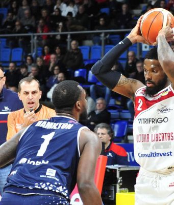 La Germani torna a sorridere e vede i playoff: battuta Pesaro 92 a 86.