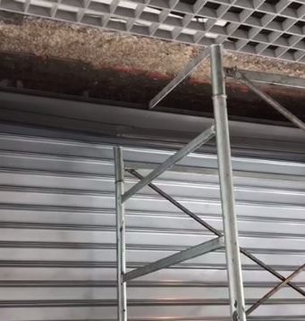 Spaccata in un negozio di biciclette in centro: bottino da 25mila euro