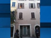 Distrugge la casa delle vicine e minaccia il suicidio: salvato dai Vigili del fuoco