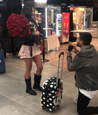 Sabelli, il gol più bello: chiede la mano della sua Roberta in aeroporto…ed è un sì!