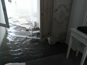 Sirmione, le acque allagano il ristorante “La Speranzina”