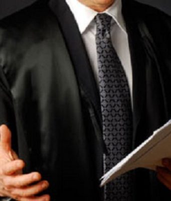 Truffa ai danni di un cliente per 700 mila euro: arrestato avvocato