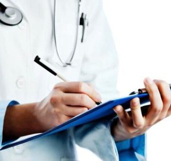 In vacanza sfruttando la legge 104: medico di Chiari nei guai