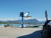 Colto da infarto, passanti e defibrillatore lo salvano