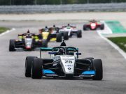 Leonardo Lorandi incanta all’esordio in Formula Renault con i complimenti di Alonso