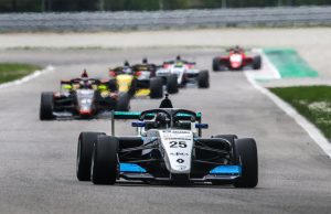 Leonardo Lorandi incanta all’esordio in Formula Renault con i complimenti di Alonso