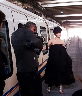 Per il suo nuovo singolo Arisa sceglie la metro di Brescia