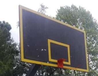 Roncadelle, campo da basket vandalizzato 10 giorni dopo l’inaugurazione