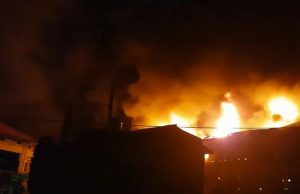 Rogo alla Feltri di Marone: fiamme alte 20 metri