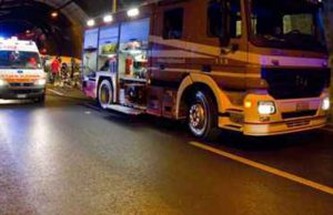 Frontale in galleria a Tignale: un ferito grave. Traffico in tilt sulla Gardesana