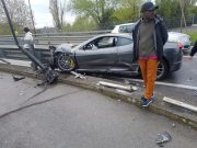 Rissa dopo l’incidente della potente Ferrari: in sette a processo