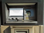 Tentano di aprire un bancomat a colpo d’accetta ma la rapina sfuma