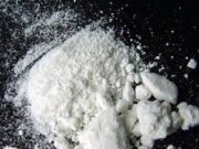 Esine, spacciatore nascondeva cocaina nel lampadario: arrestato