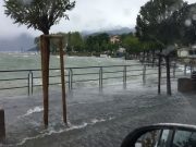 La “Sarneghera” sferza il Sebino: le immagini