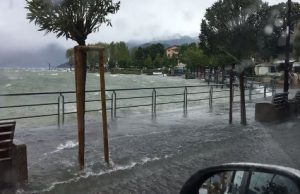 La “Sarneghera” sferza il Sebino: le immagini