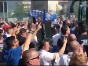 Entusiasmo alle stelle allo stadio per accompagnare la squadra negli spogliatoi