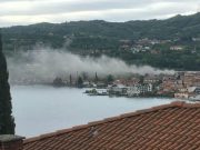 Fiamme al vecchio stabilimento “Tavina” di salò: incendio domato