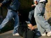 Violenza in centro, sedicenne picchiato e rapinato