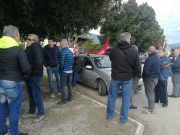 Al lavoro senza stipendio, gli operai dicono basta