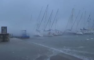 La tempesta perfetta sul Garda spazza via tutto