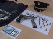 88 grammi di cocaina e una Beretta calibro 9 in casa, arrestato un uomo