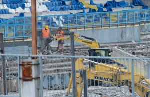 Lavori in corso al Rigamonti, ruspe in azione sul parterre basso