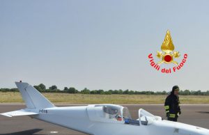 Ultraleggero atterra senza carrello a Montichiari: scatta il piano d’emergenza