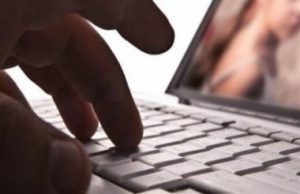 Relazione virtuale diviene un incubo per una ragazza: indagato un agente di Canton Mombello