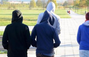 Minacce agli agenti della Locale: baby gang denuciata a Cologne