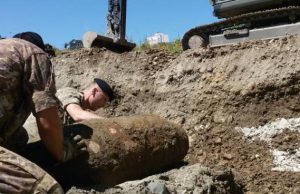 Erbusco, gli artificieri fanno brillare la bomba inesplosa del 1945