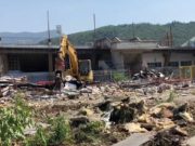 Lavori allo stadio: abbattuta la vecchia piscina, corsa contro il tempo