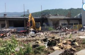 Lavori allo stadio: abbattuta la vecchia piscina, corsa contro il tempo