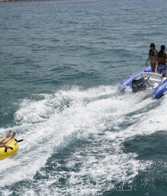 Sebino: gioca con il gommone, scompare nel lago. Ricerche in corso