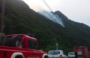 Fiamme a Vobarno: in fumo ettari di bosco. In azione gli elicotteri