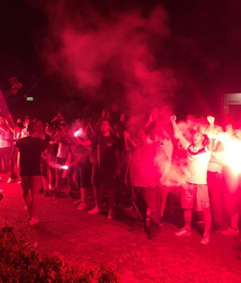 “Cellino, chiedimi se sono felice”, la protesta dei “1911” davanti alla sede del Brescia