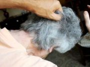 Genitori picchiati per denaro, condannata la figlia