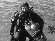 Tradito da un cordino, muore sub polacco