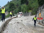 Frana sulla Gardesana: strada bloccata tra Riva del garda e Limone