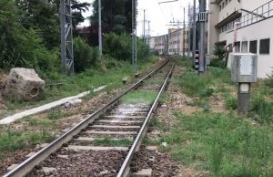 Donna travolta dal treno in via Cremona, si rafforza l’ipotesi del gesto estremo