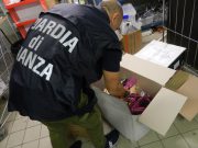 Merce priva di standard di sicurezza, sequestrati 45mila articoli sul Garda