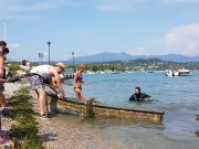 Sea Shepherd: operazione Lago pulito. Dai fondali spunta una barca