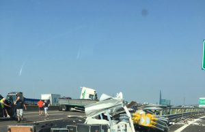 Pauroso incidente in A4, traffico in tilt. Chiuso tratto verso Milano