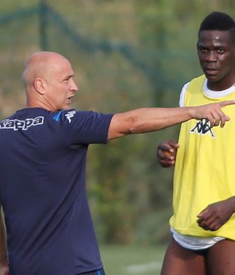 Brescia, Corini abbraccia Balotelli: “Voglio vederlo sempre con il sorriso”